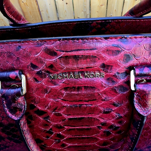 Stunning Michael Kors red snake print handbag w/ shoulder strap and dust bag/New - Picture 4 of 10